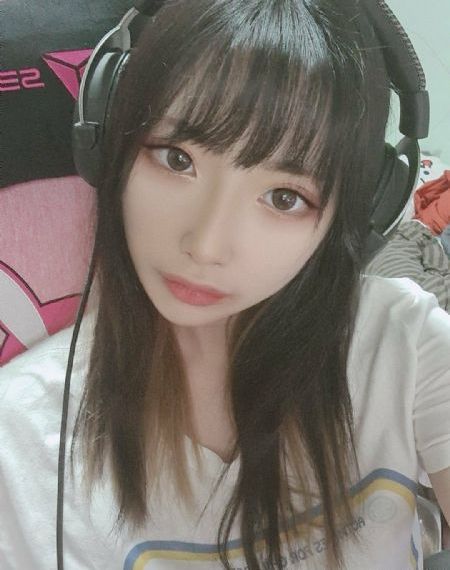 女机械人