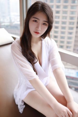 光影下的少女